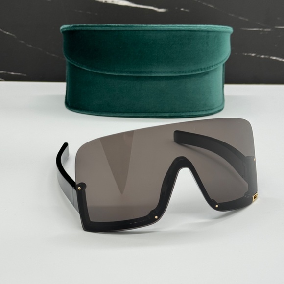 NEW GG1631S 004 GUCCI BLACK GREY OVERSIZED WOMEN GUCCI SUNGLASSES - Picture 7 of 14